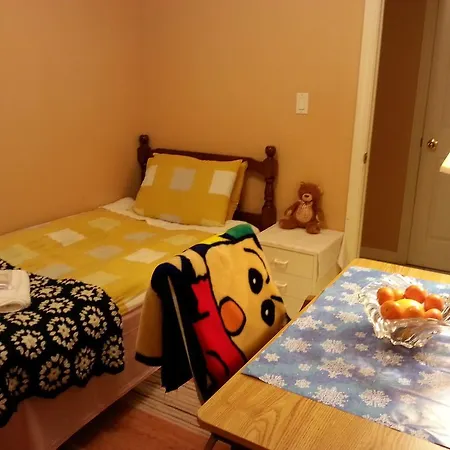 Maria'S Homestay Thornhill Room photo