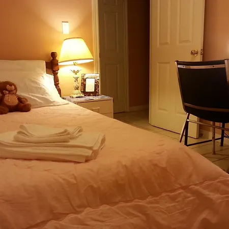 Maria'S Homestay Thornhill Room photo