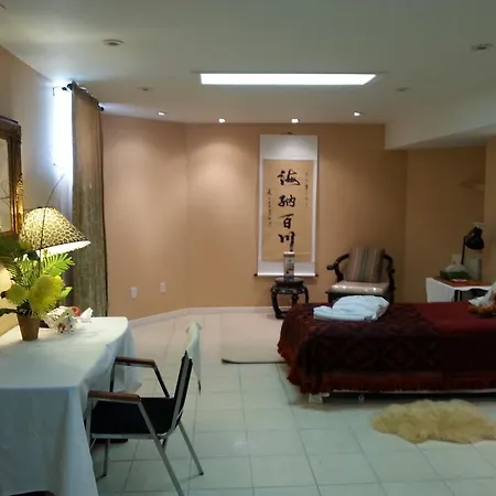 Maria'S Homestay Thornhill Exterior photo