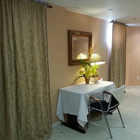 Maria'S Homestay Thornhill Exterior photo